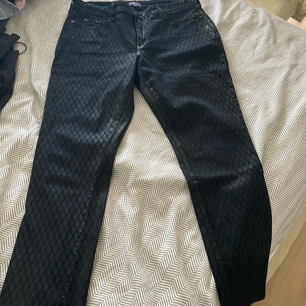 NMDJ  size 14p black